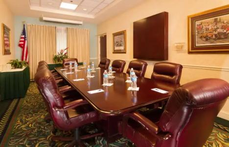 Hilton Garden Inn Airport - 19