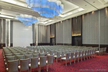 Holiday Inn Mumbai International Airport, An Ihg - 12