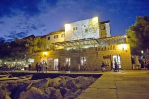 Hotel «Kastil», Бол