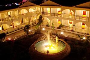 Canadian Hotel, Лаганас
