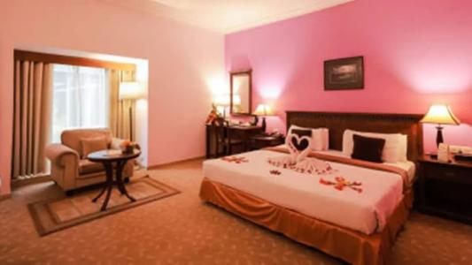 Mgm Mark Whitefield - 19