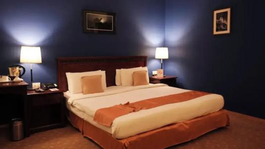 Mgm Mark Whitefield - 36