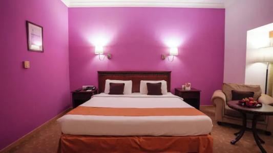 Mgm Mark Whitefield - 35