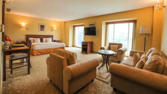 Mgm Mark Whitefield - 51