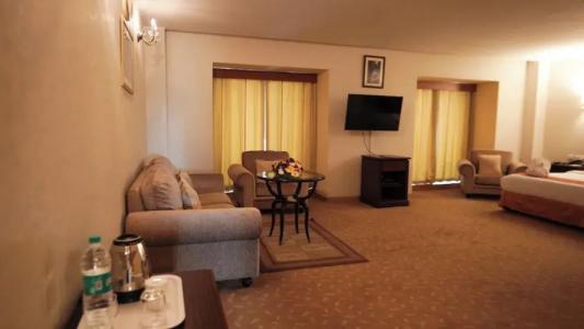 Mgm Mark Whitefield - 45