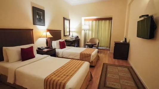 Mgm Mark Whitefield - 31