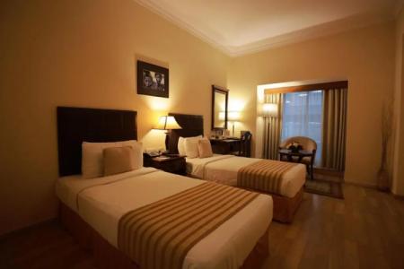 Mgm Mark Whitefield - 26