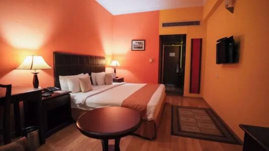 Mgm Mark Whitefield - 24