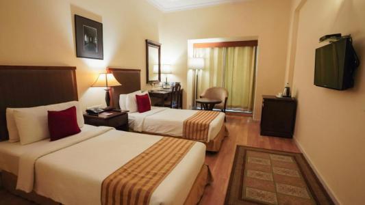 Mgm Mark Whitefield - 11