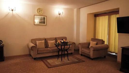 Mgm Mark Whitefield - 47