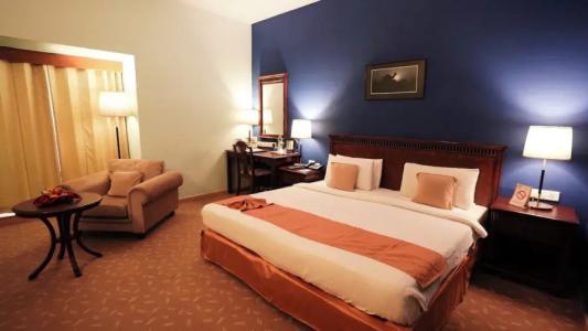 Mgm Mark Whitefield - 37