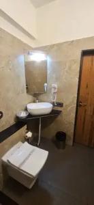 Cross Roads Inn - 17