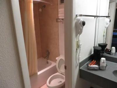 Maingate Lakeside Resort - 6