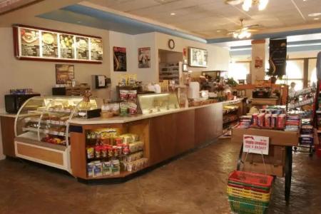 Maingate Lakeside Resort - 9