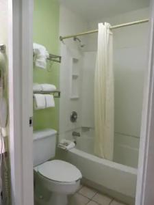 Seralago & Suites Main Gate East - 8