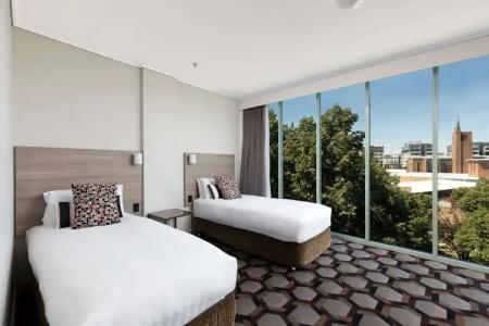 Rydges - 50