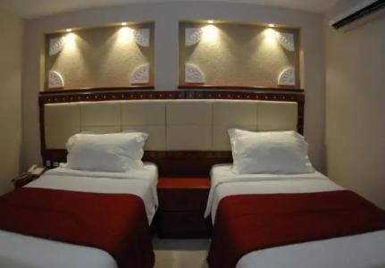 Al Liwan Suites - 25