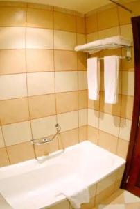 Al Liwan Suites - 57
