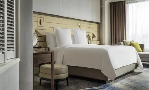 Four Seasons Singapore (SG Clean, Staycation Approved) - 5