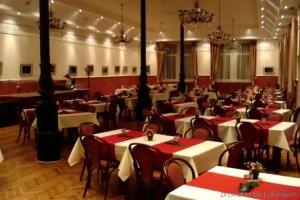 Eco Hotel Center, Постройна