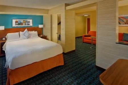 Fairfield Inn & Suites - 32