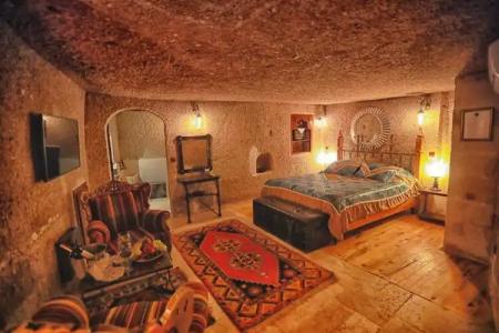 Traveller's Cave - 140