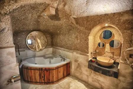 Traveller's Cave - 138