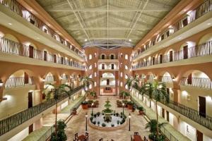 Отель «Embassy Suites Charleston - Historic District», Чарлстон