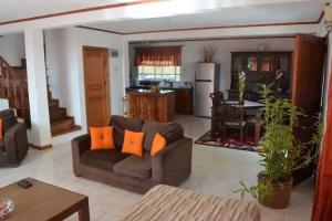 Touchdown Villa, Пуант-ля-Рю