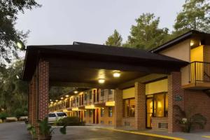 Отель «Howard Johnson by Wyndham», Таллахасси