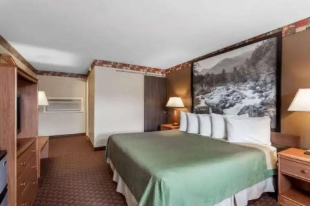 Super 8 by Wyndham/Downtown - 25