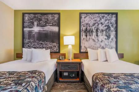 Super 8 by Wyndham/Downtown - 2