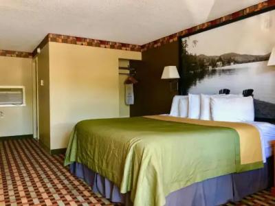 Super 8 by Wyndham/Downtown - 23