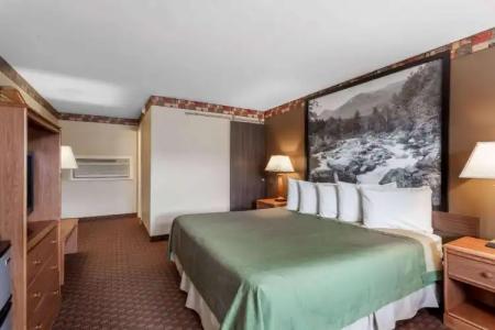 Super 8 by Wyndham/Downtown - 29