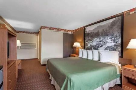 Super 8 by Wyndham/Downtown - 26
