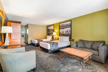 Super 8 by Wyndham/Downtown - 3