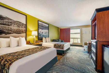 Super 8 by Wyndham/Downtown - 4
