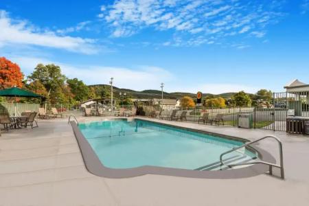 Super 8 by Wyndham/Downtown - 8