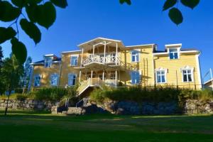 Karolineburg Manor House Hotel, Каяани