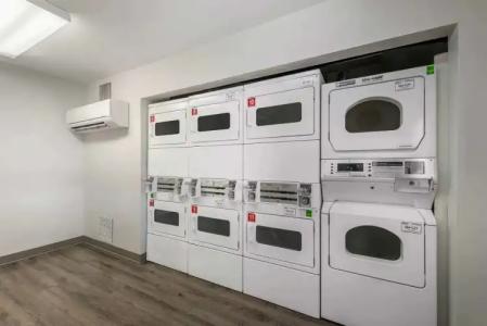 Suburban Studios North I-4 - 13