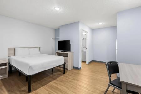 Suburban Studios North I-4 - 25