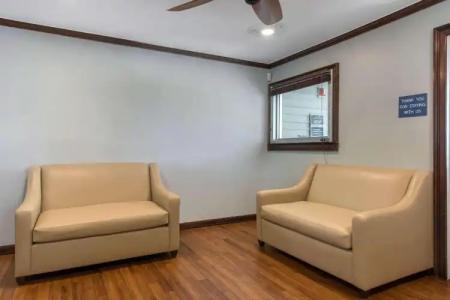 Suburban Studios North I-4 - 10