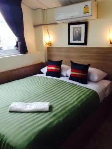 Sukhumvit 20 Guest House - 33