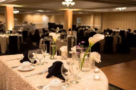 DoubleTree by Hilton - Brownstone - University - 22