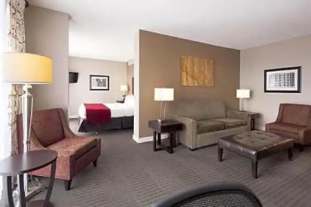 DoubleTree by Hilton - Brownstone - University - 45