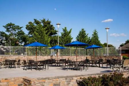 DoubleTree by Hilton - Brownstone - University - 19