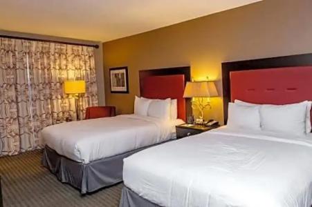 DoubleTree by Hilton - Brownstone - University - 33