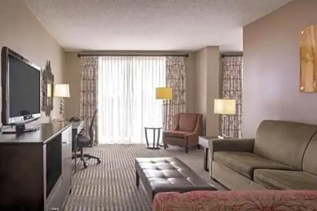 DoubleTree by Hilton - Brownstone - University - 47