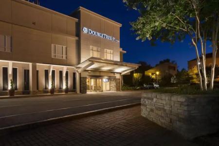 DoubleTree by Hilton - Brownstone - University - 0
