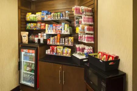 DoubleTree by Hilton - Brownstone - University - 12